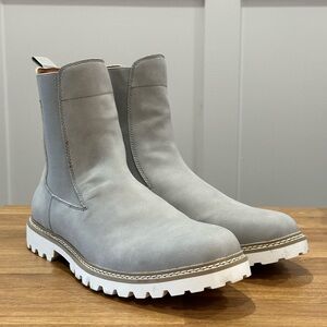 Madden by Steve Madden Chelsea Boots - Men’s Size 9.5 - Color: Light Gray